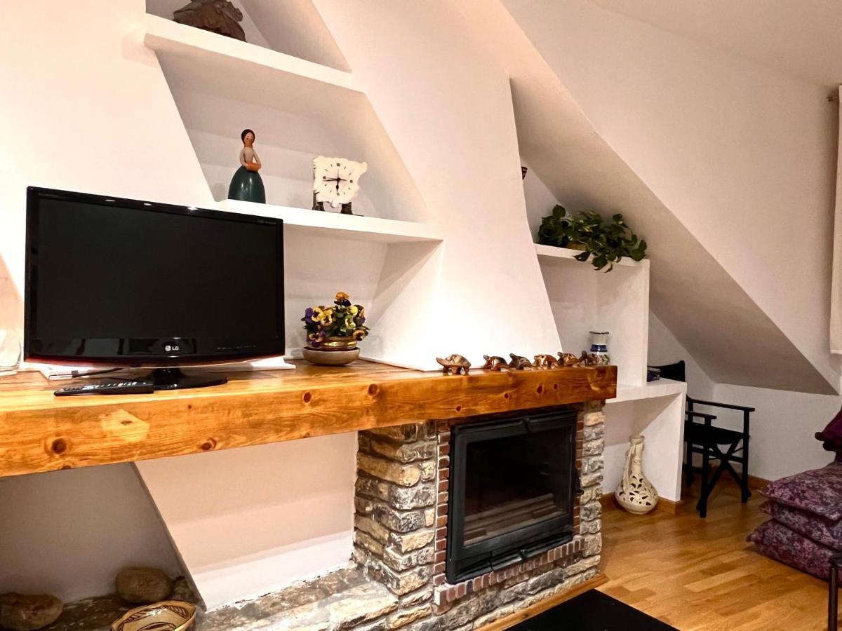 Apartamento Centrico Con Parking - L'Amfitriona Rialp Exterior photo